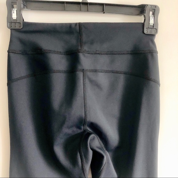 Uniqlo Airism Black Workout Leggings with Pink Trim - Picture 7 of 8